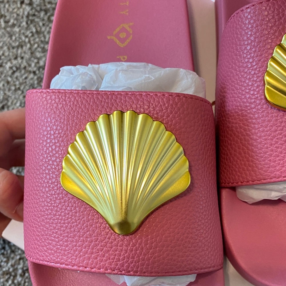 Katy Perry Collections Pink Sandals with Gold Shell - Picture 7 of 8